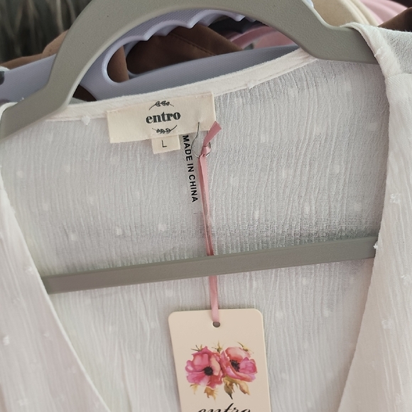 Entro Ivory Ruffle V-Neck Blouse - Picture 2 of 3